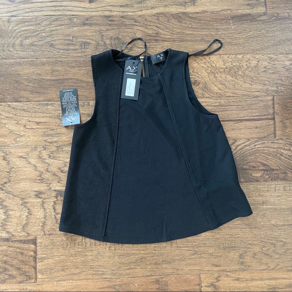 NWT AX Paris Dip Hem Crop Top